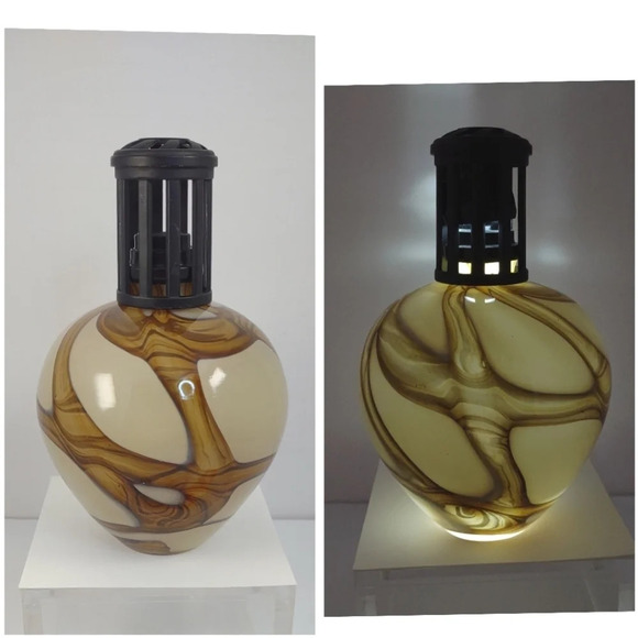 La-Tee-Da! Other - La Tee Da! Marble Cream and Brown Effusion Lamp with Wick New with Tags